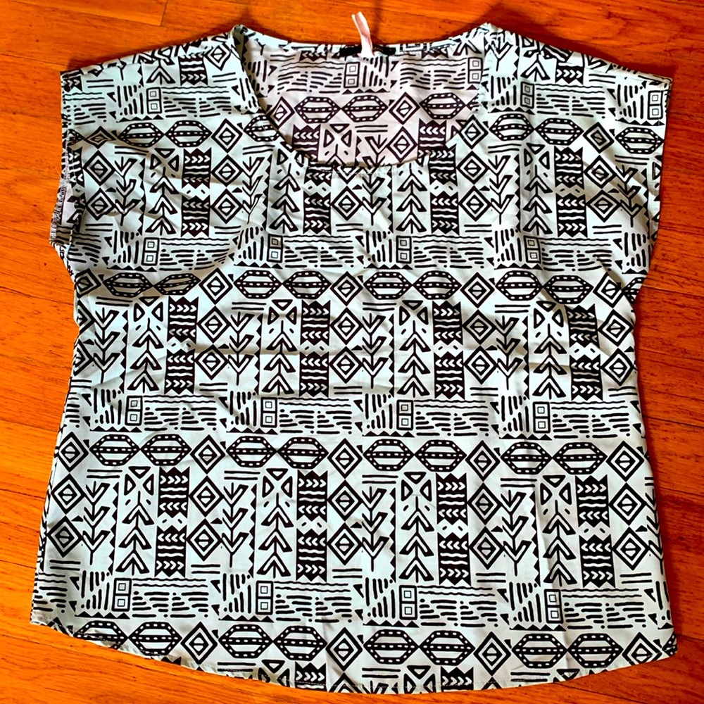 Women’s top - cropped mint green and black pattern